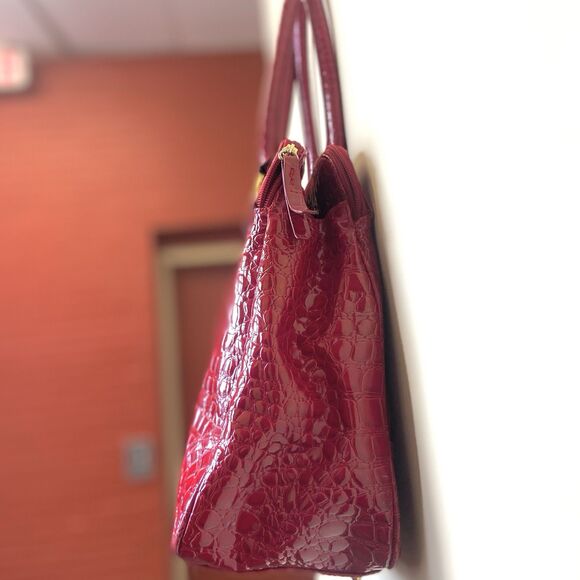 Joan Rivers Classic Collection Red Faux Alligator Print Handbag Gold Accents - Picture 9 of 16